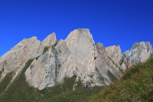 Die Sajat Hütte unterhalb des Sajatkopfes